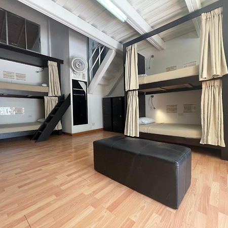 Hostal Lleras Calle 8 Medellin Bagian luar foto