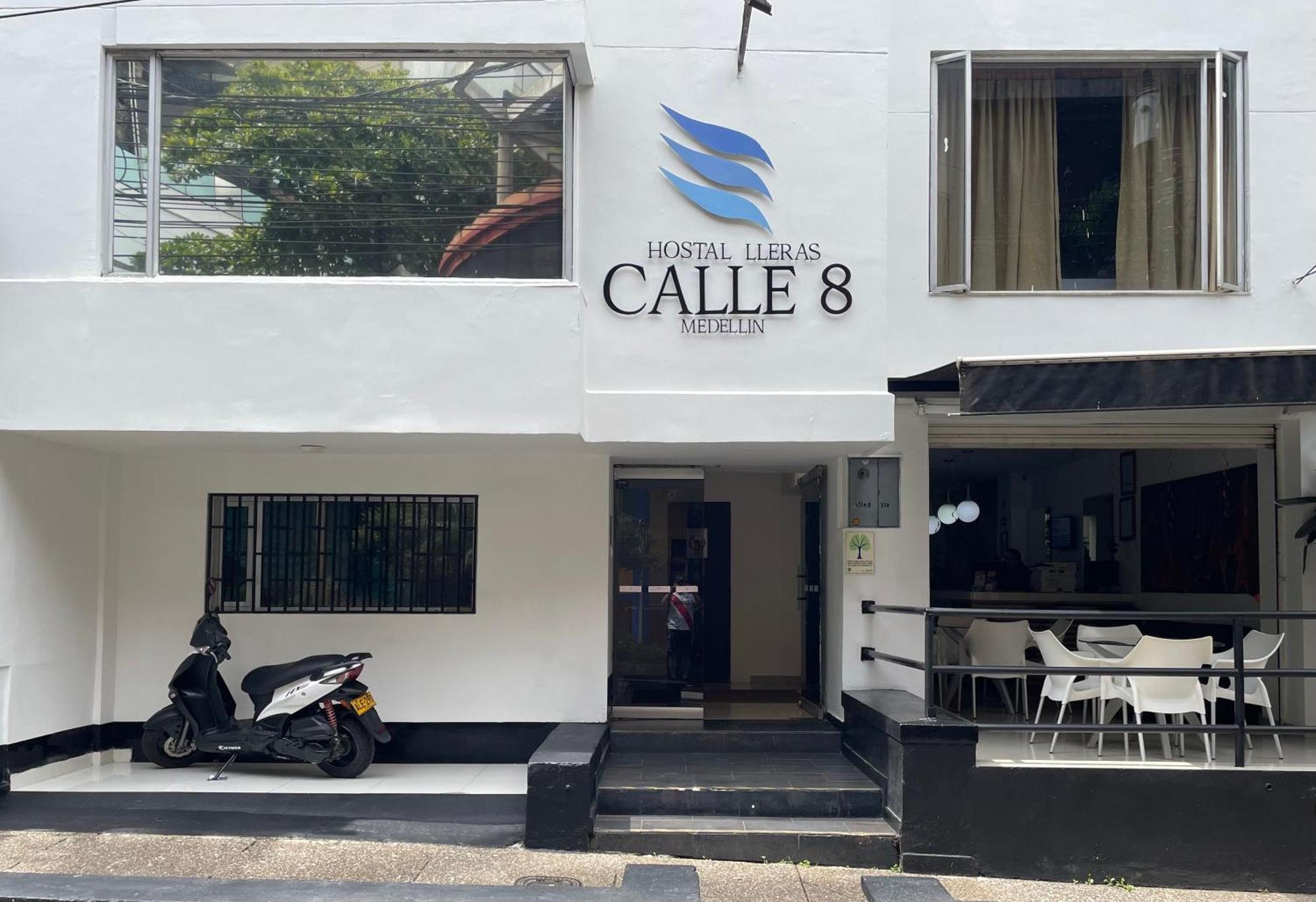 Hostal Lleras Calle 8 Medellin Bagian luar foto