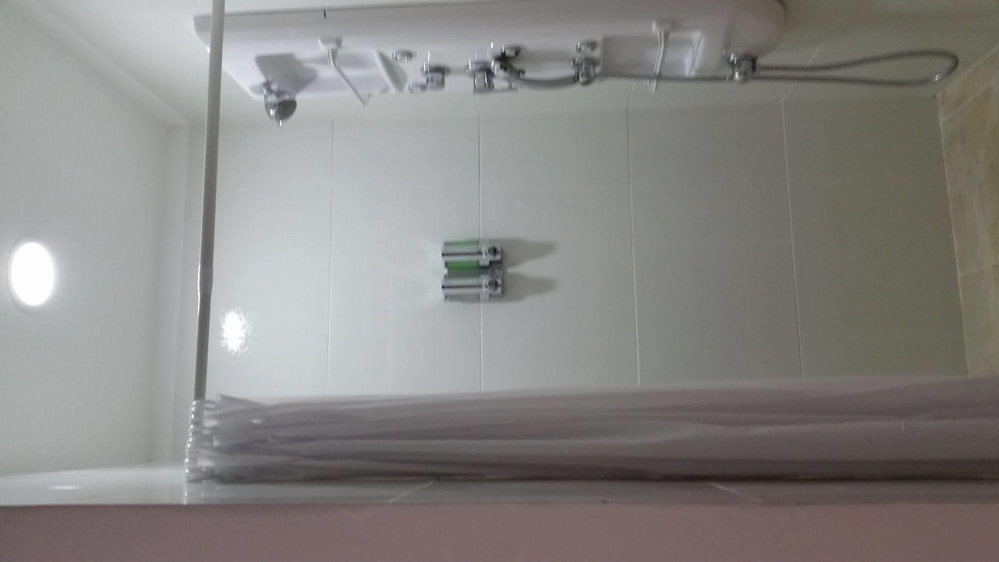 Hostal Lleras Calle 8 Medellin Bagian luar foto
