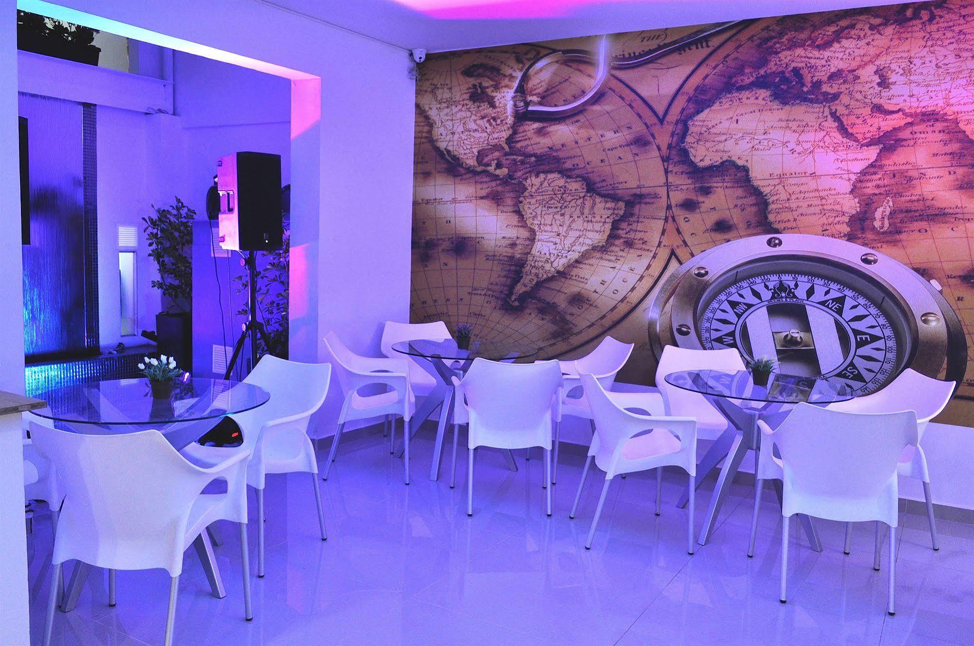 Hostal Lleras Calle 8 Medellin Bagian luar foto